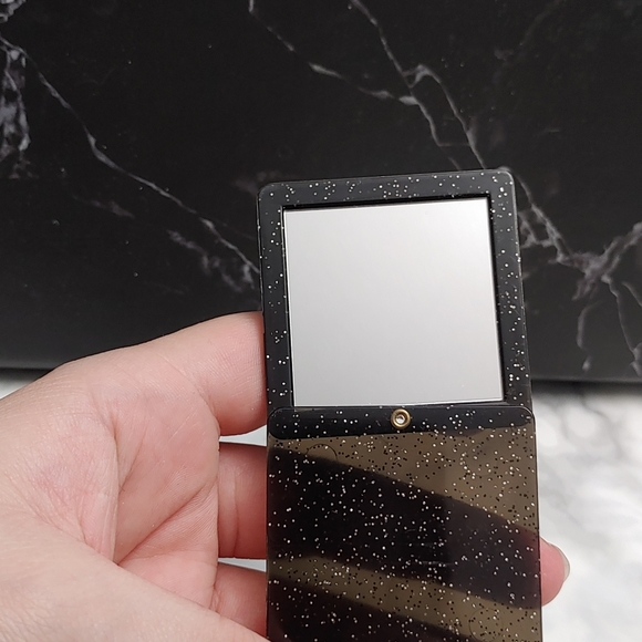 🎁 Free With Purchase - Picture 4 of 4